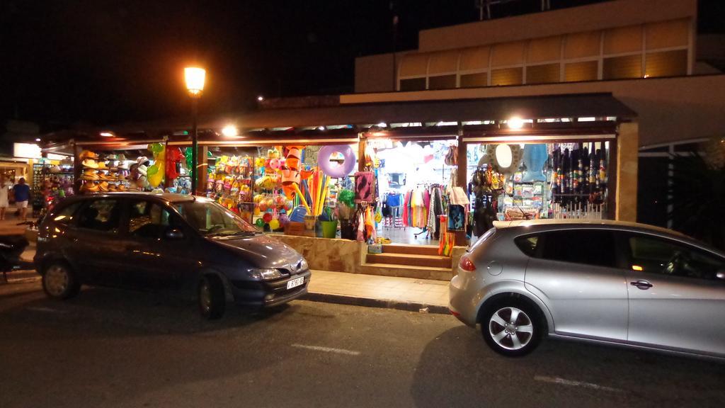 Habitaciones Residencial Corralejo Centro Playa エクステリア 写真