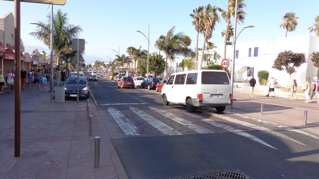 Habitaciones Residencial Corralejo Centro Playa エクステリア 写真